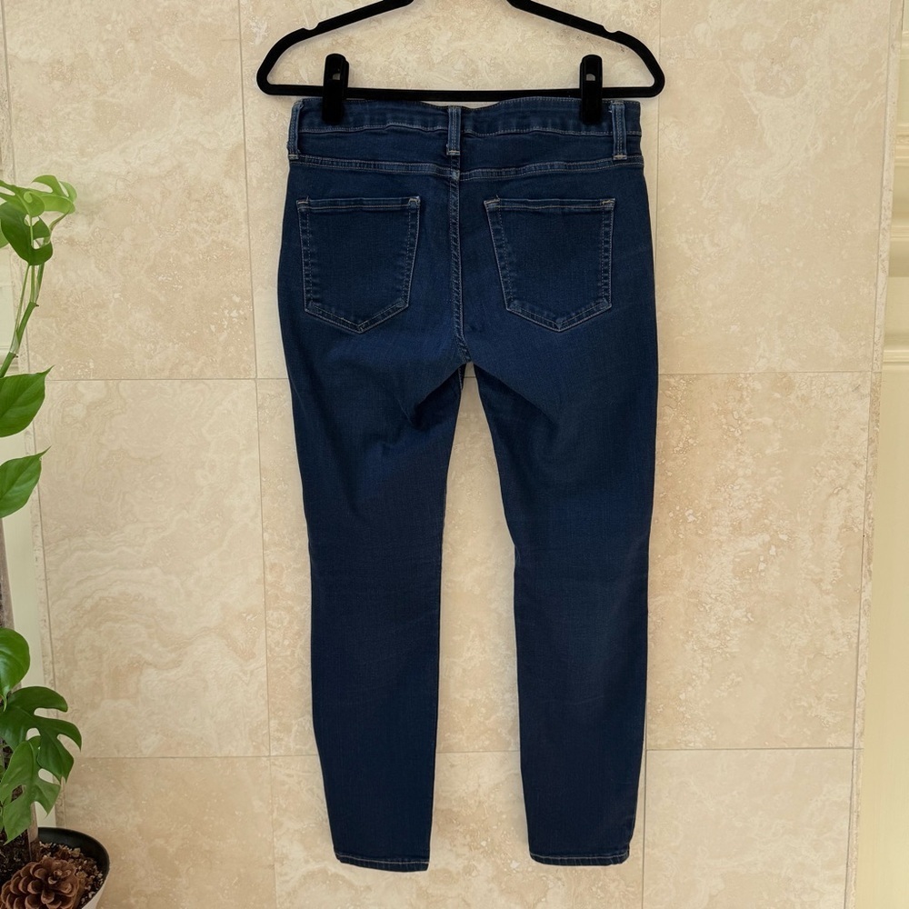Āna Skinny Jeans Size 8 Petite Distressed Dark Wash - Picture 2 of 6